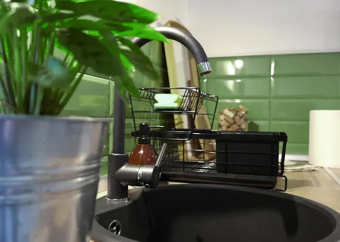 Central Studio Apartment *